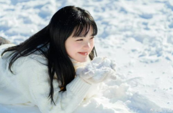 美女写真雪,美女写真下的浪漫演绎